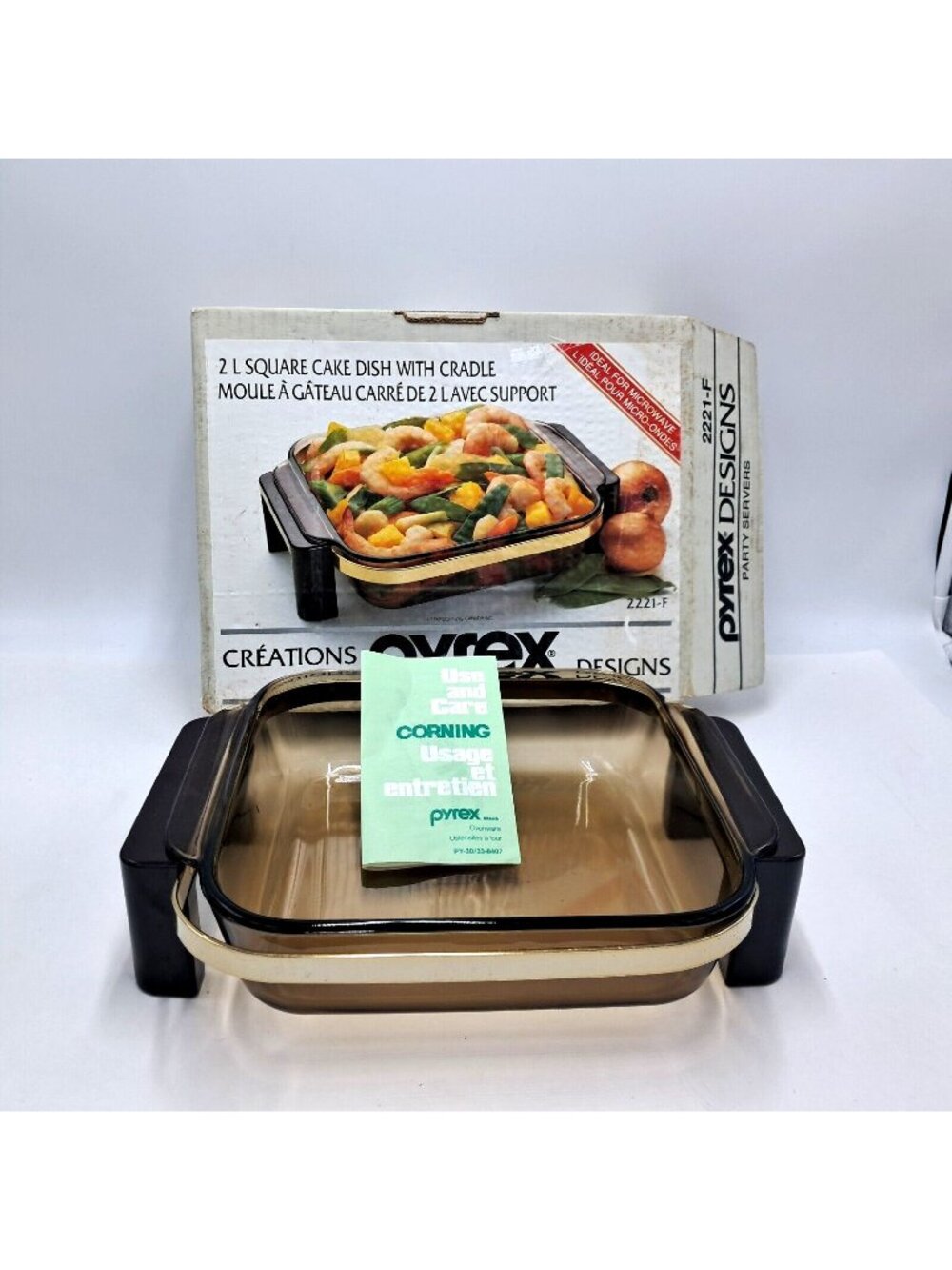 Pyrex Designs 2L Square Glass Cake Dish with Cradle & Original Box (2221-F)